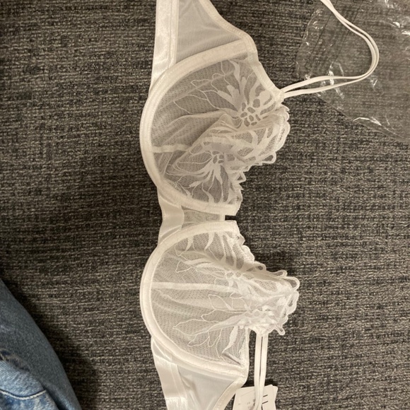 Chantelle Shadows Demi Bra 30F NWT - Picture 2 of 4